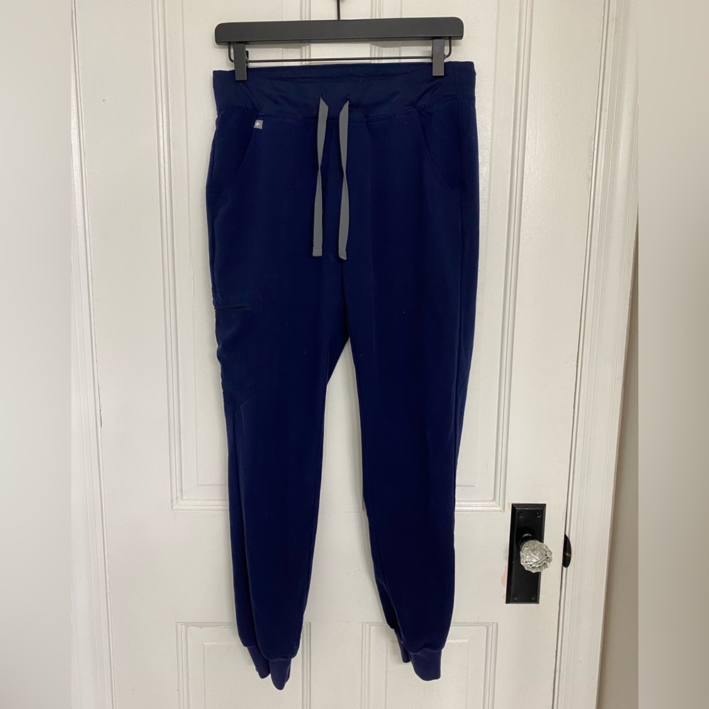 Figs navy blue Zamora jogger scrub pant in size small